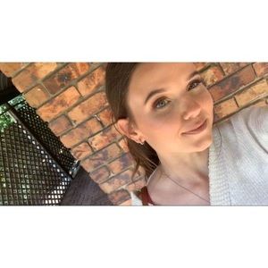 Meet your Posher, Hayley